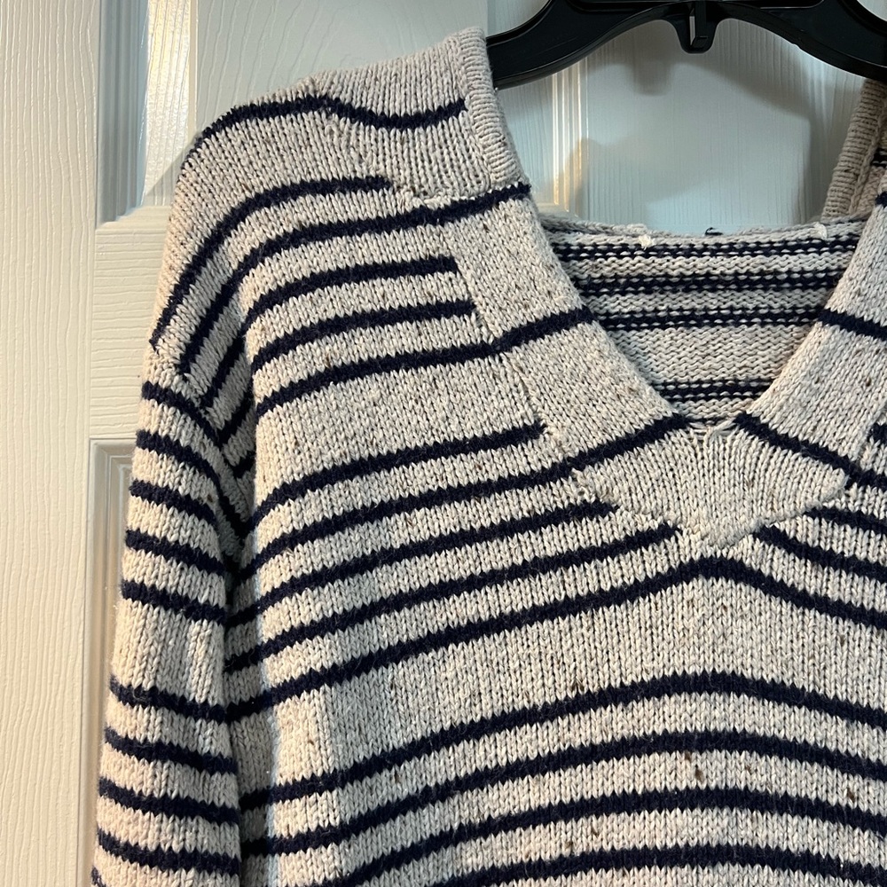 Roxy striped hooded vneck sweater with front pocket navy and speckled oat